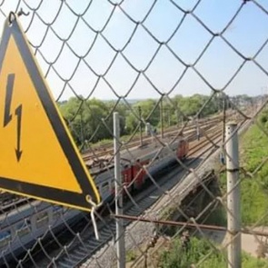 В Назарово на ж/д путях от разряда тока погиб 13-летний подросток