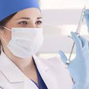 Медсестры сосновоборской больницы недополучили зарплату за декабрь. В минздраве признали ошибку