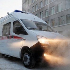 Россияне вызвали скорую и забросали ее камнями