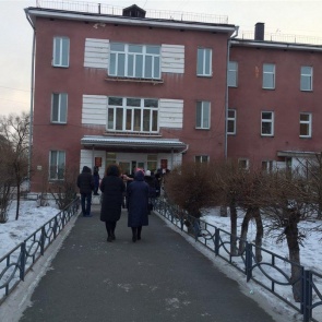 Волна сообщений о «минировании» школ и больниц добралась до Хакасии