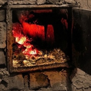 В Хакасии дедушка с бабушкой заживо сожгли внука в печи