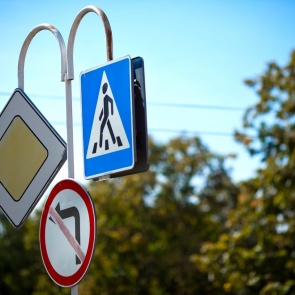 В России уменьшат размер дорожных знаков