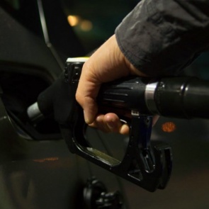Россия заняла в Европе второе место по дешевизне бензина. Но не спешите радоваться
