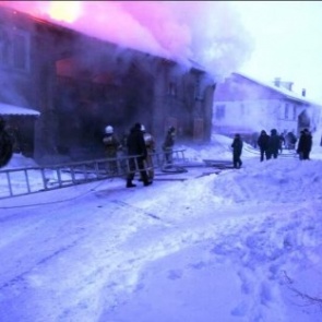 На севере края при пожаре погибла женщина. Следователи устанавливают ее личность