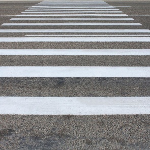 Дорожные полицейские призывают водителей быть внимательнее на пешеходных переходах