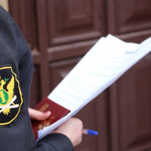 Президент РФ подписал закон о запрете взысканий с соцвыплат