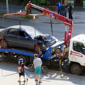 В Госдуме предложили штрафовать «гаишников» за составление протокола задним числом. А заодно и эвакуаторщиков