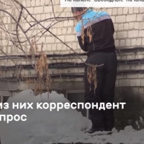 Российский коммунальщик побил лопатой журналиста за неудобные вопросы