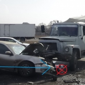 В Черногорске водитель легковушки пострадал от протаранившего его грузовика