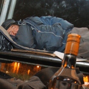 Россияне стали реже умирать от алкоголя