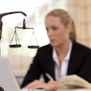 В Красноярске сложнее всего найти работу журналистам и юристам