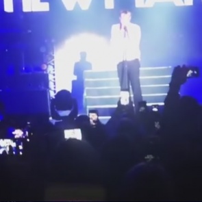 В Красноярске выступил британский певец Джон Ньюман