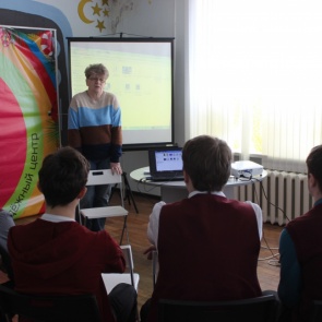 Полицейские и специалисты молодежного центра провели интерактивную игру для подростков Ачинского района