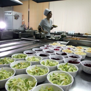 Жители Красноярского края стали больше тратиться на общепит и сигареты