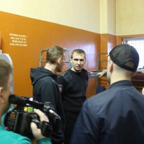 Ачинские общественники пообщались с административно – арестованными гражданами