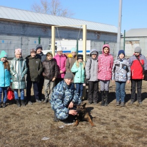 Ачинские школьники проводят каникулы с полицейскими