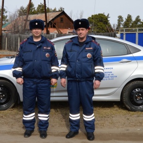 На юге края в загоревшемся доме едва не погибли спавшие супруги. Спасли полицейские