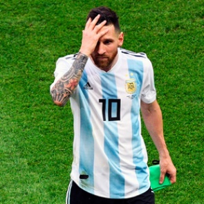 Месси отказали в достижении уровня Марадоны
