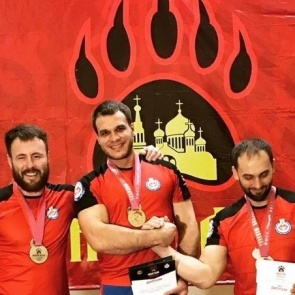 Красноярец завоевал кубок всероссийского турнира по армрестлингу «Сибирский медведь»