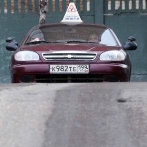 Правила получения водительских прав в России снова захотели ужесточить