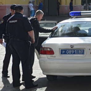 Российским полицейским захотели разрешить увозить пьяных в вытрезвители