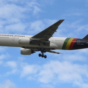 Boeing 767 приземлился с горящим двигателем