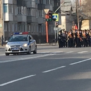 Автополицейские в Ачинске обеспечили безопасность дорожного движения на праздничном шествии кадетов