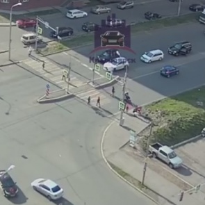 Автоледи на «Калине» промчалась на красный и сбила школьников. Один попал в больницу с травмой головы и выбитыми зубами