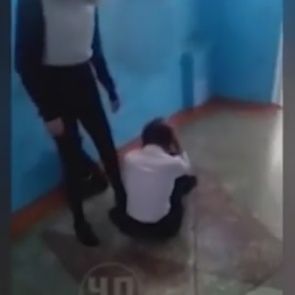 В Лесосибирске подростки избили школьницу и сняли все на видео. Родители заплатят 500 рублей штрафа