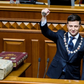 Зеленский подписал первый указ