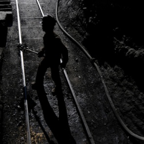 Шахта обвалилась на людей и вызвала землетрясение в Китае