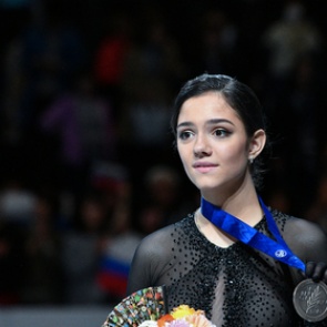 Ошибка Медведевой с цветами флага России вызвала споры в сети