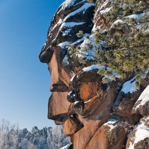 На «Столбах» в районе популярной скалы заблудились четверо туристов
