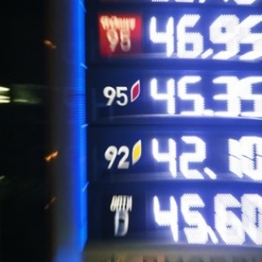 Козак изучил информацию о росте цен на бензин