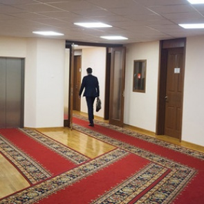 Раскрыты траты российских чиновников на заграничные поездки