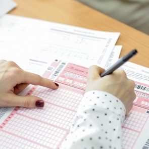 Выпускникам хотят разрешить искать ответы на ЕГЭ в интернете