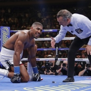 Боксер получил смертельные угрозы из-за спарринга с Джошуа