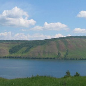 Двое шарыповских чиновников присвоили себе землю на берегу озера. Суд отправил их в колонию