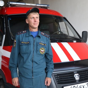 В Абакане пожарный спас тонущих жениха с невестой. Их родственник погиб