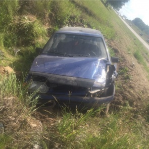 Автолюлька спасла малыша от травм при столкновении ВАЗа и Skoda на трассе под Красноярском