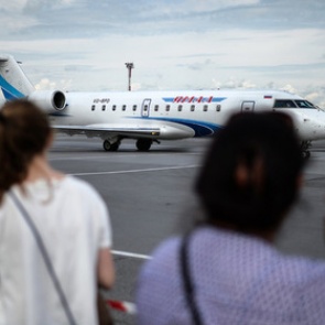 Российский самолет развернулся в небе из-за пробитого стекла