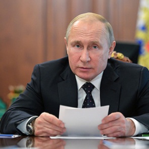 Путин поручил найти жилье малоимущим