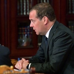 Медведев пожаловался на «доставшую» его ситуацию