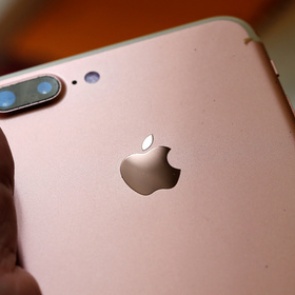 iPhone перестал быть главным для Apple