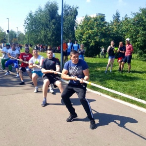 Спортивная молодёжь Ачинска приглашает мужчин сразиться в перетягивании каната