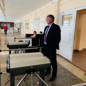 Сергей Никитин осмотрел новую систему контроля доступа в Лицее №1