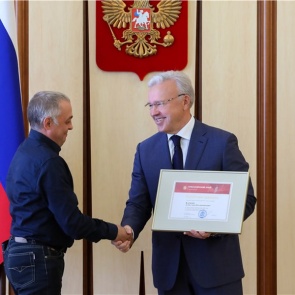 Губернатор наградил жителей Каменки за спасение односельчан во время взрыво