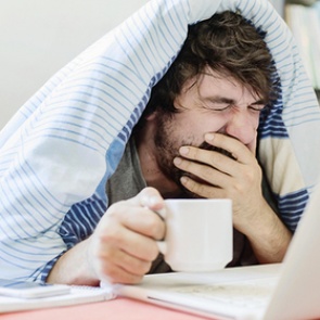 Выяснено отношение россиян ко сну в рабочее время