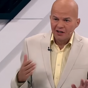 Украинского политолога выгнали из студии «России 1»