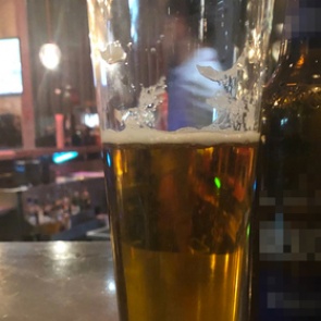 Турист заплатил 68 тысяч долларов за стакан пива